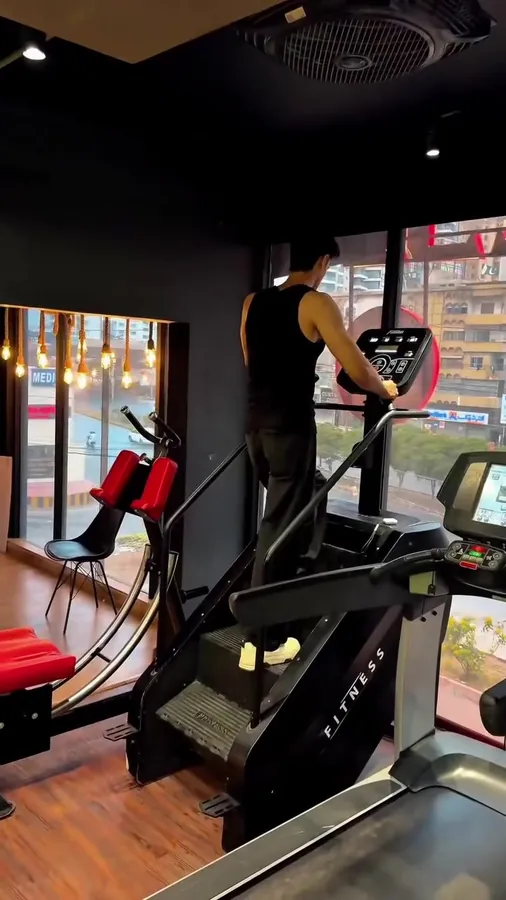 Smartinn Fitness during First Light
