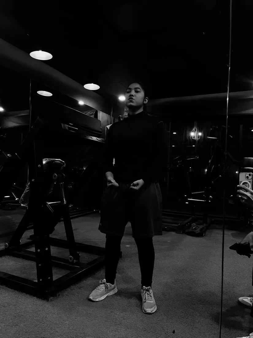 Late session, empty floor, full focus.